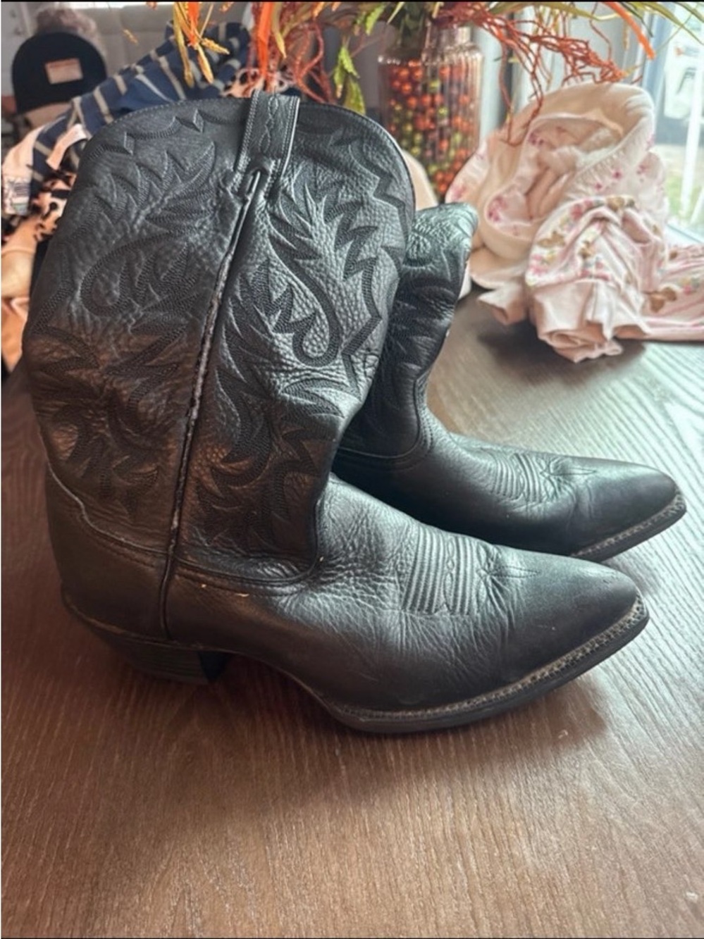 Ariat Black Leather Men’s Western Embroidered Cowboy Boots
